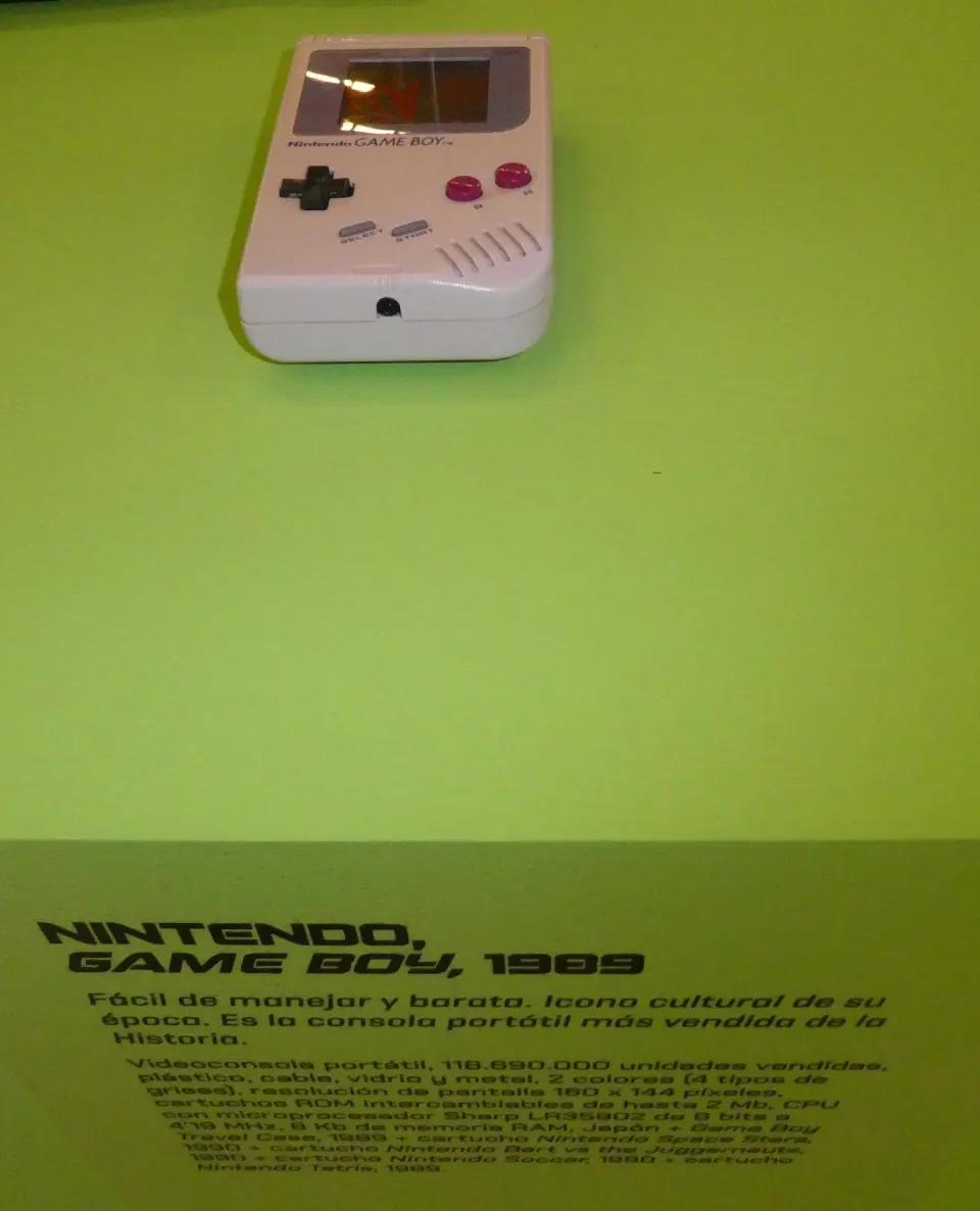 Nintendo Game Boy (1989) 1